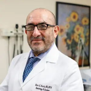 Retrato de  Dr. Elmer Huerta