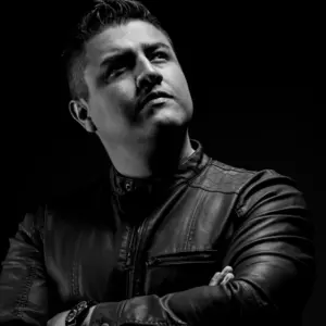 Retrato de Charlie Becerra