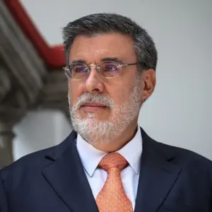 Retrato de  Julio Scherer Ibarra