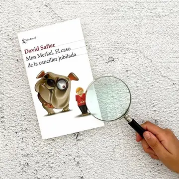 Imagen extra Miss Merkel. El caso de la canciller jubilada (Ed. Argentina) 0