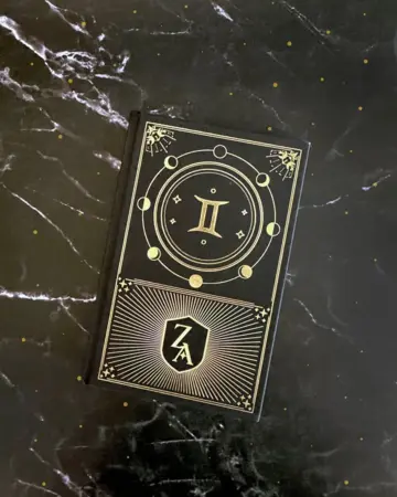 Imagen extra Zodiac Academy 1. El despertar 3