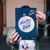 Portada Nosotros en la luna. Tapa dura 3