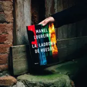 Portada La ladrona de huesos 0