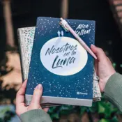 Portada Nosotros en la luna. Tapa dura 1